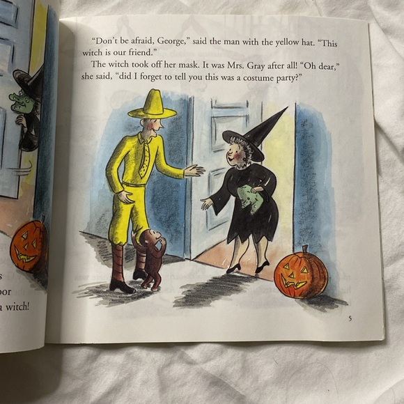 Lot of 2 Childrens Books Curious George Goes to a Costume Party & Cinderella - Picture 4 of 9